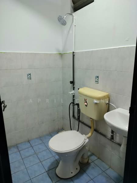 Apartment for Rent at Villa Krystal @ Bandar Selesa Jaya - April Chin - Bathroom - PropertyGuru.com.my