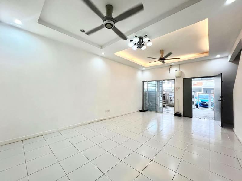 Rumah Teres 2 Tingkat untuk Dijual di Shah Alam (Selangor) - Amir Abas - Living Room - PropertyGuru.com.my
