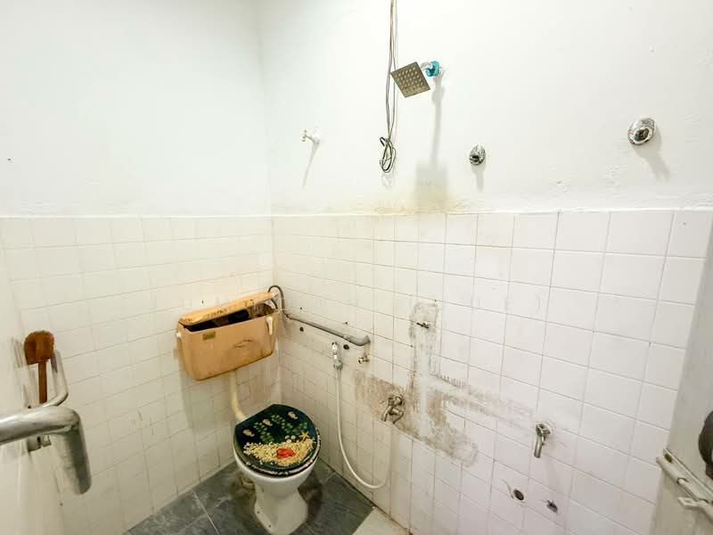 1-storey Terraced House for Sale in Taman Sentosa (Klang) - JUMIDAH (JUE) - Bathroom - PropertyGuru.com.my