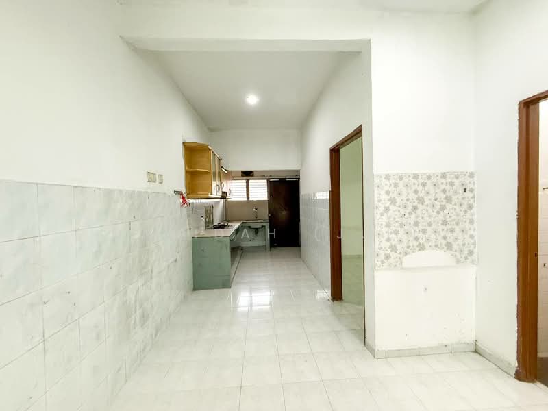 1-storey Terraced House for Sale in Taman Sentosa (Klang) - JUMIDAH (JUE) - Kitchen - PropertyGuru.com.my