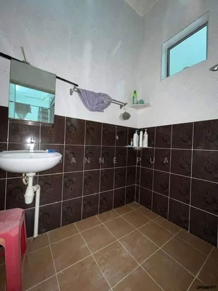 1-storey Terraced House for Sale in Taman Gembira (Klang) - Joanne Pua - Bathroom - PropertyGuru.com.my