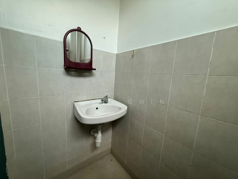 Pangsapuri untuk Disewa di Lake View Suites - April Chin - Bathroom - PropertyGuru.com.my