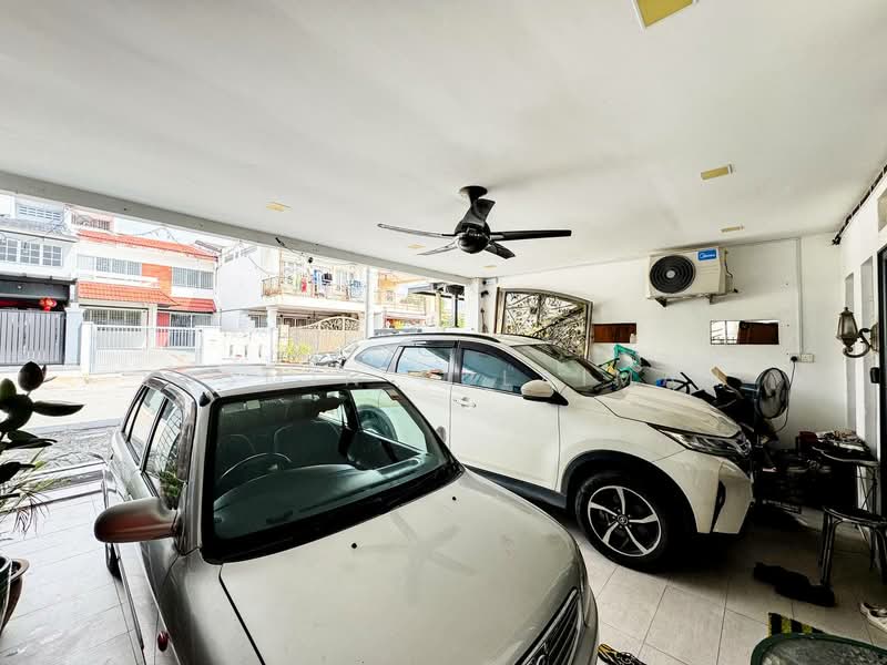 Rumah Teres 2 Tingkat untuk Dijual di Taman Selayang Indah (Selayang) - Yasmin Sulaiman - Car Park - PropertyGuru.com.my