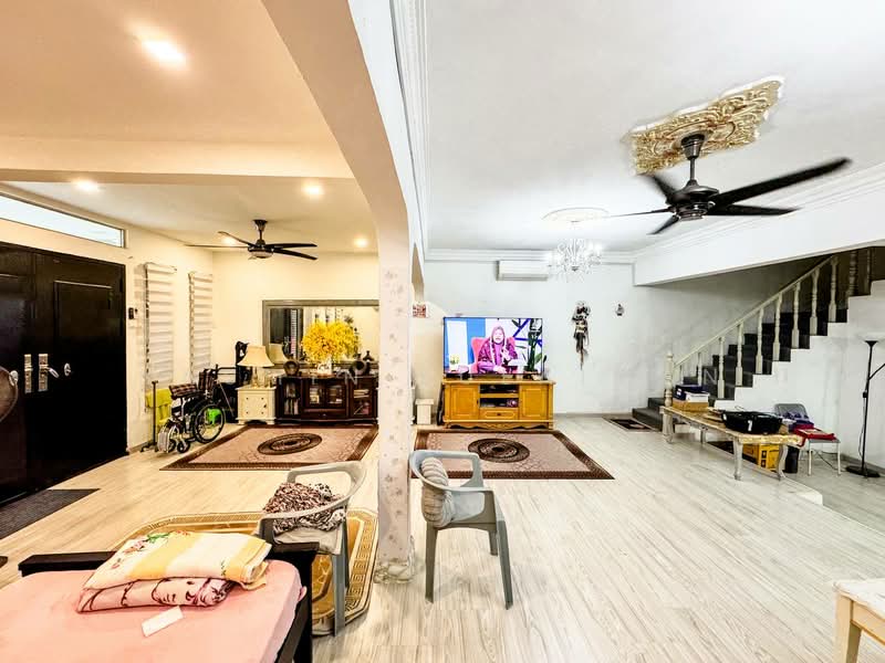 Rumah Teres 2 Tingkat untuk Dijual di Taman Selayang Indah (Selayang) - Yasmin Sulaiman - Living Room - PropertyGuru.com.my