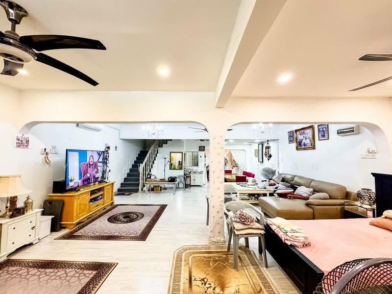 Rumah Teres 2 Tingkat untuk Dijual di Taman Selayang Indah (Selayang) - Yasmin Sulaiman - Living Room - PropertyGuru.com.my
