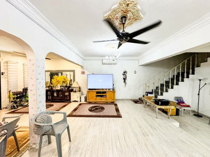 Rumah Teres 2 Tingkat untuk Dijual di Taman Selayang Indah (Selayang) - Yasmin Sulaiman - Living Room - PropertyGuru.com.my
