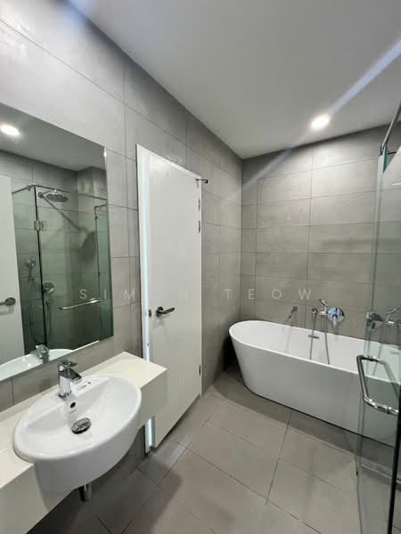 Servis Apartment untuk Disewa di Dorsett Waterfront Subang - Simon Teow - Bathroom - PropertyGuru.com.my