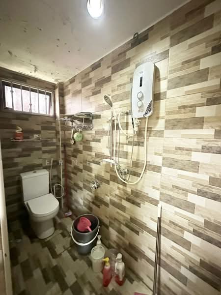 Rumah Teres 2 Tingkat untuk Dijual di Taman Bukit Mewah (Tampoi) - Erness Tan - Bathroom - PropertyGuru.com.my