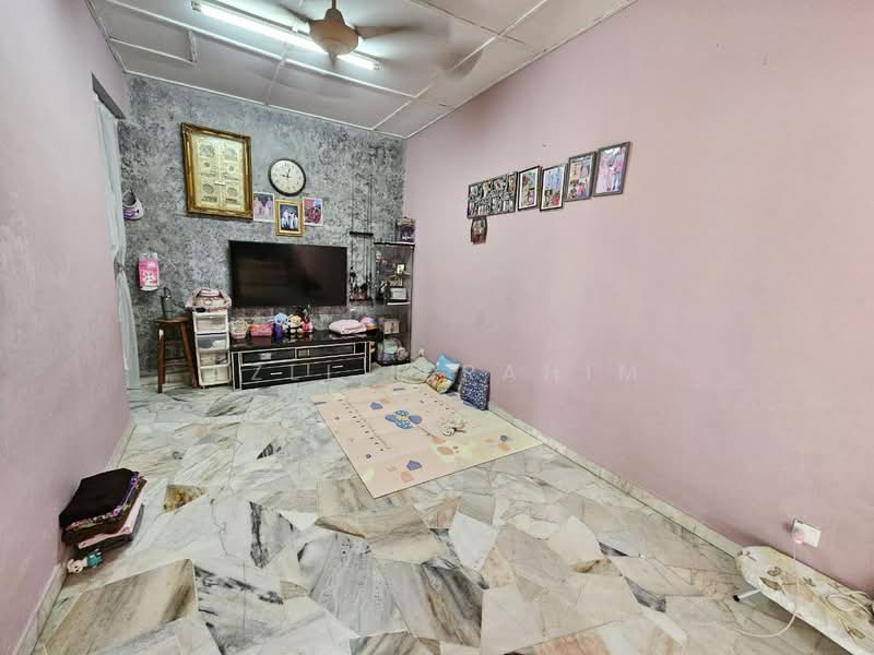 1-storey Terraced House for Sale in Taman Bukit Mewah (Kajang) - Azli Ibrahim - Living Room - PropertyGuru.com.my