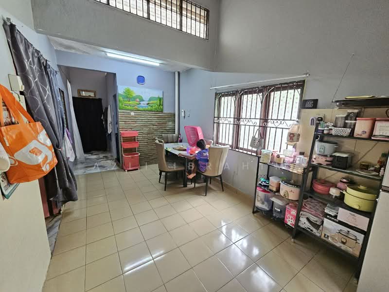 1-storey Terraced House for Sale in Taman Bukit Mewah (Kajang) - Azli Ibrahim - Dining Room - PropertyGuru.com.my