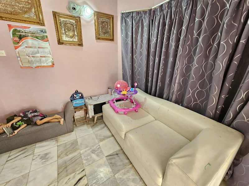 1-storey Terraced House for Sale in Taman Bukit Mewah (Kajang) - Azli Ibrahim - Living Room - PropertyGuru.com.my