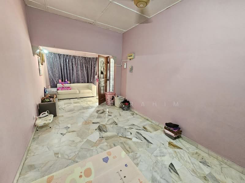 1-storey Terraced House for Sale in Taman Bukit Mewah (Kajang) - Azli Ibrahim - Living Room - PropertyGuru.com.my