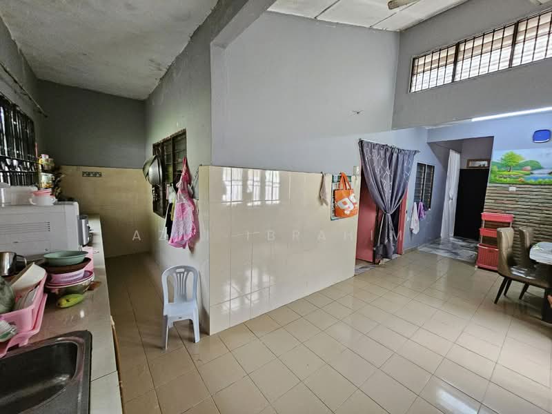 1-storey Terraced House for Sale in Taman Bukit Mewah (Kajang) - Azli Ibrahim - Kitchen - PropertyGuru.com.my