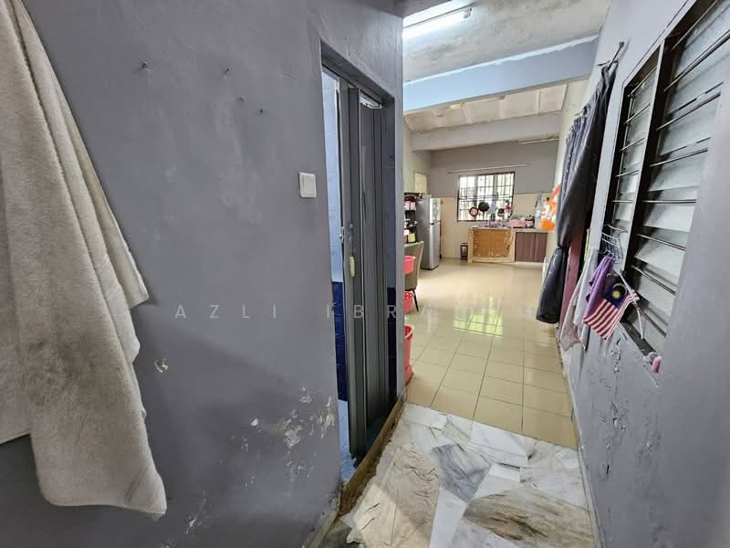1-storey Terraced House for Sale in Taman Bukit Mewah (Kajang) - Azli Ibrahim - Kitchen - PropertyGuru.com.my