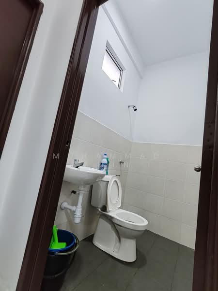 3-storey Terraced House for Rent in Rawang (Selangor) - Muhammad Amin - Bathroom - PropertyGuru.com.my