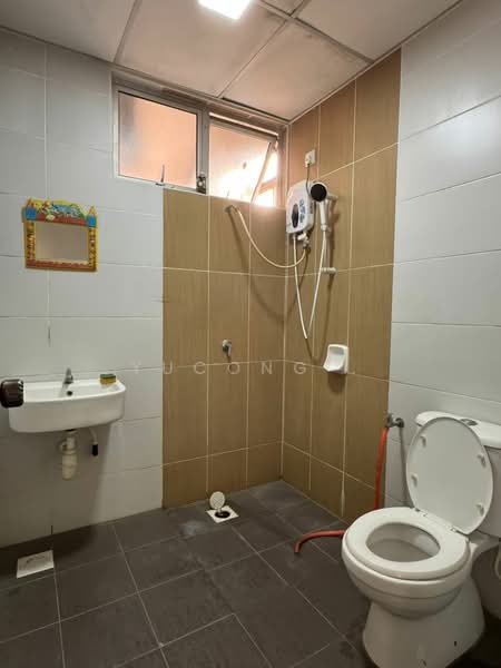 Service Residence for Sale at Larkin Heights - Yucong . - Bathroom - PropertyGuru.com.my
