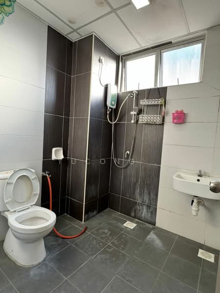 Service Residence for Sale at Larkin Heights - Yucong . - Bathroom - PropertyGuru.com.my