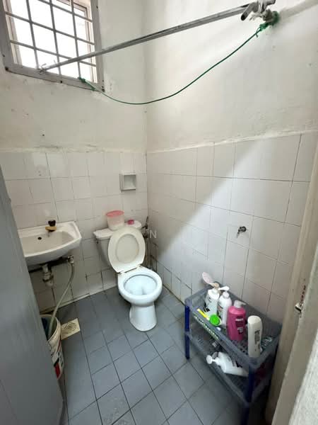 Rumah Teres 1 Tingkat untuk Dijual di Taman Megah Ria (Masai) - Kexin Hua - Bathroom - PropertyGuru.com.my