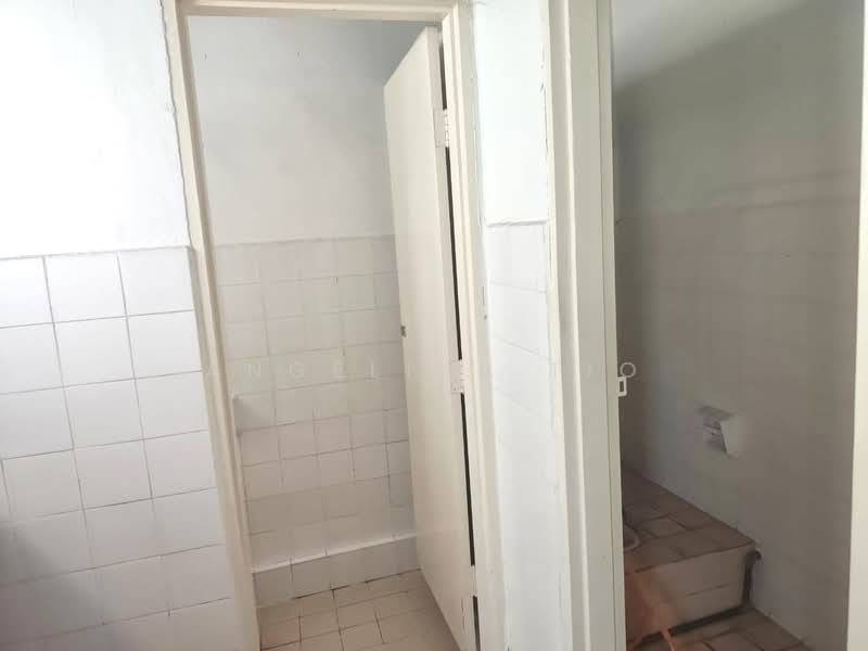 Shop / Office for Sale in Kawasan Perniagaan Permatang Rawa (Bukit Mertajam) - Angeline Tio - Bathroom - PropertyGuru.com.my