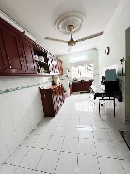 2-storey Terraced House for Sale in Seksyen 19 (Shah Alam) - Azli Ibrahim - Kitchen - PropertyGuru.com.my