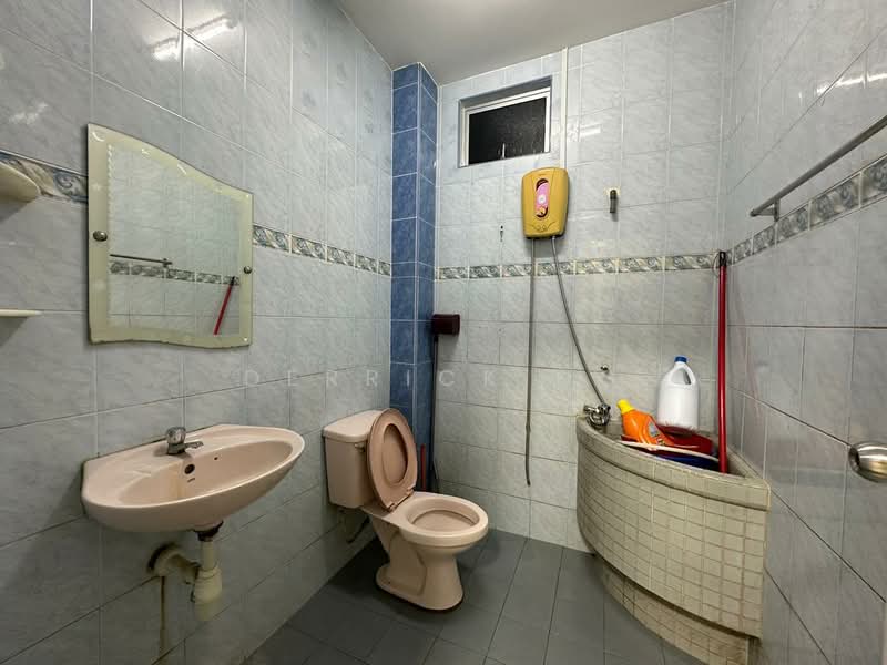 2-storey Terraced House for Sale in Mutiara Rini (Skudai) - Derrick Ng - Bathroom - PropertyGuru.com.my