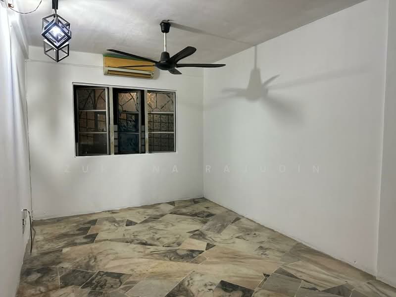 Rumah Flat untuk Dijual di Flat PKNS Section 7 - Zuraina Rajudin - Interior - PropertyGuru.com.my