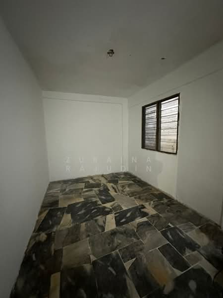 Rumah Flat untuk Dijual di Flat PKNS Section 7 - Zuraina Rajudin - Interior - PropertyGuru.com.my