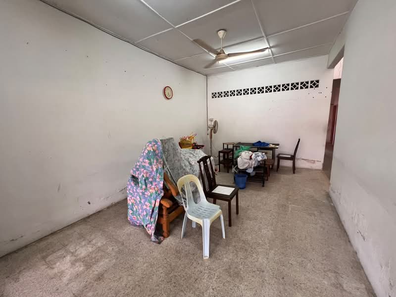 Rumah Teres 1 Tingkat untuk Dijual di Hulu Bernam Barat (Perak) - SK Luk - Living Room - PropertyGuru.com.my