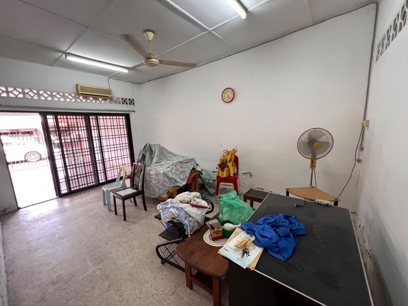 Rumah Teres 1 Tingkat untuk Dijual di Hulu Bernam Barat (Perak) - SK Luk - Living Room - PropertyGuru.com.my