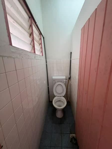 Rumah Teres 1 Tingkat untuk Dijual di Hulu Bernam Barat (Perak) - SK Luk - Bathroom - PropertyGuru.com.my