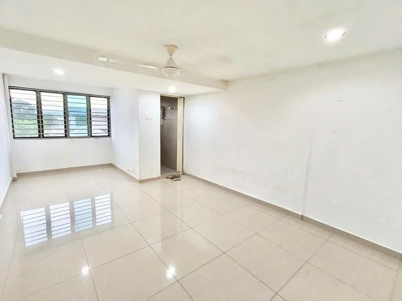 Rumah Teres 2 Tingkat untuk Dijual di Kampung Tasik Tambahan (Ampang) - Azli Ibrahim - Living Room - PropertyGuru.com.my
