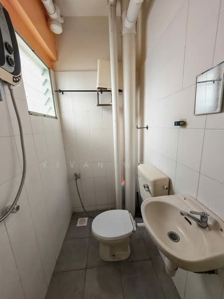 Apartment for Sale at Lakeview Apartments - Kevan Wong - Bathroom - PropertyGuru.com.my