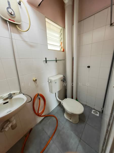 Apartment for Sale at Lakeview Apartments - Kevan Wong - Bathroom - PropertyGuru.com.my