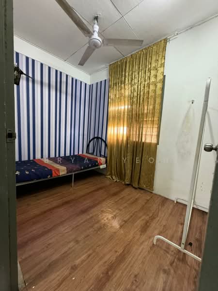 Rumah Flat untuk Dijual di Flat PKNS Section 7 - Bryan Yeoh - Bedroom - PropertyGuru.com.my