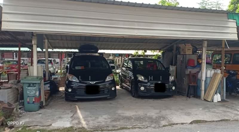Rumah Teres 1 Tingkat untuk Dijual di Taman Salak Jaya (Salak South) - Azli Ibrahim - Car Park - PropertyGuru.com.my