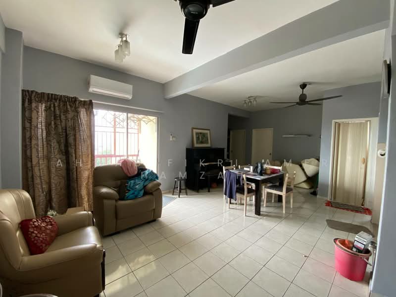 Pangsapuri untuk Dijual di Pangsapuri Damai Mewah B - Ahmad Fikri Amer Hamzah - Living Room - PropertyGuru.com.my