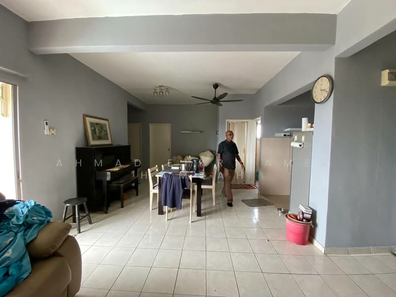 Pangsapuri untuk Dijual di Pangsapuri Damai Mewah B - Ahmad Fikri Amer Hamzah - Living Room - PropertyGuru.com.my