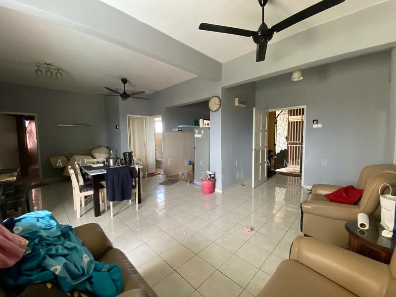 Pangsapuri untuk Dijual di Pangsapuri Damai Mewah B - Ahmad Fikri Amer Hamzah - Living Room - PropertyGuru.com.my