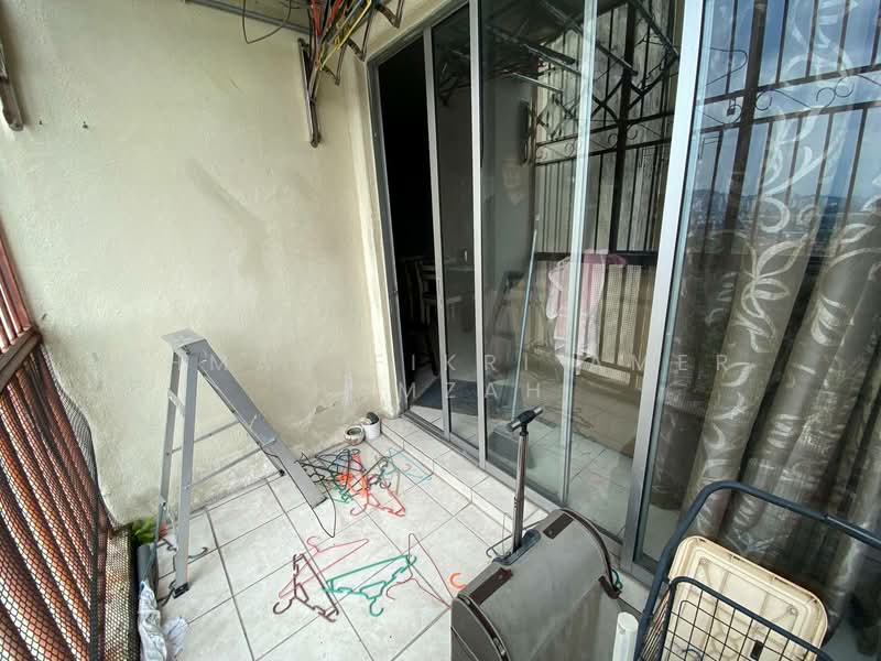 Pangsapuri untuk Dijual di Pangsapuri Damai Mewah B - Ahmad Fikri Amer Hamzah - Balcony - PropertyGuru.com.my