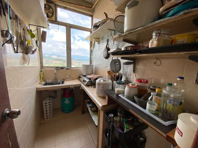 Pangsapuri untuk Dijual di Pangsapuri Damai Mewah B - Ahmad Fikri Amer Hamzah - Kitchen - PropertyGuru.com.my