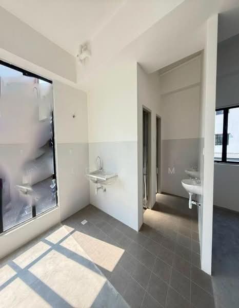 Shop for Rent in Beranang (Selangor) - Peggy Lim - Bathroom - PropertyGuru.com.my
