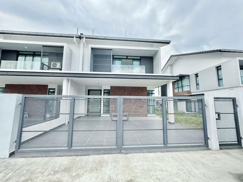 Cluster House for Sale in Iskandar Puteri (Nusajaya) (Johor) - Azlan Ismail aiproperty - Exterior - PropertyGuru.com.my