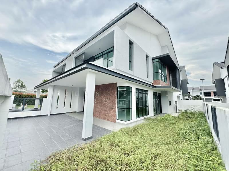 Cluster House for Sale in Iskandar Puteri (Nusajaya) (Johor) - Azlan Ismail aiproperty - Exterior - PropertyGuru.com.my