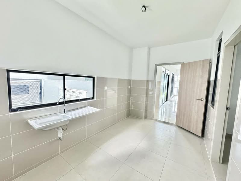 Cluster House for Sale in Iskandar Puteri (Nusajaya) (Johor) - Azlan Ismail aiproperty - Kitchen - PropertyGuru.com.my