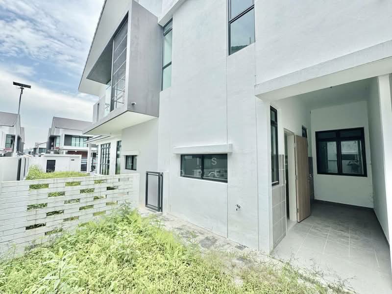 Cluster House for Sale in Iskandar Puteri (Nusajaya) (Johor) - Azlan Ismail aiproperty - Exterior - PropertyGuru.com.my