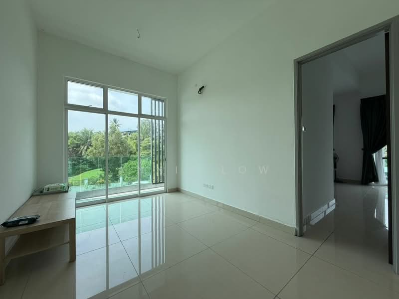Rumah Kluster untuk Dijual di Taman Bestari Indah (Ulu Tiram) - Annie Low - Living Room - PropertyGuru.com.my