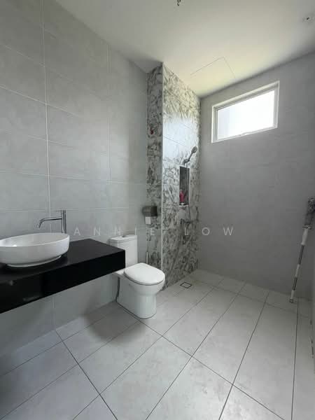 Rumah Kluster untuk Dijual di Taman Bestari Indah (Ulu Tiram) - Annie Low - Bathroom - PropertyGuru.com.my