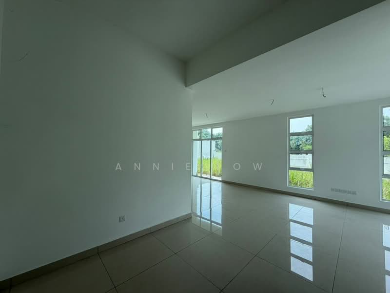 Rumah Kluster untuk Dijual di Taman Bestari Indah (Ulu Tiram) - Annie Low - Living Room - PropertyGuru.com.my