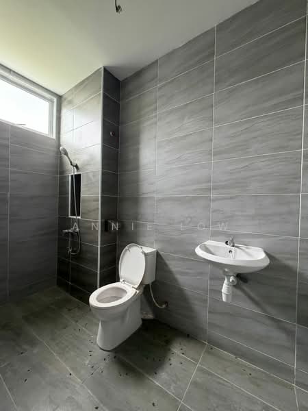 Rumah Kluster untuk Dijual di Taman Bestari Indah (Ulu Tiram) - Annie Low - Bathroom - PropertyGuru.com.my