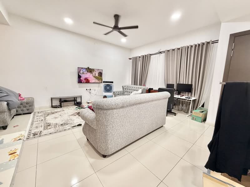 Rumah Teres 2 Tingkat untuk Dijual di Taman Cahaya Alam (Shah Alam) - Syahrim Naim - Living Room - PropertyGuru.com.my